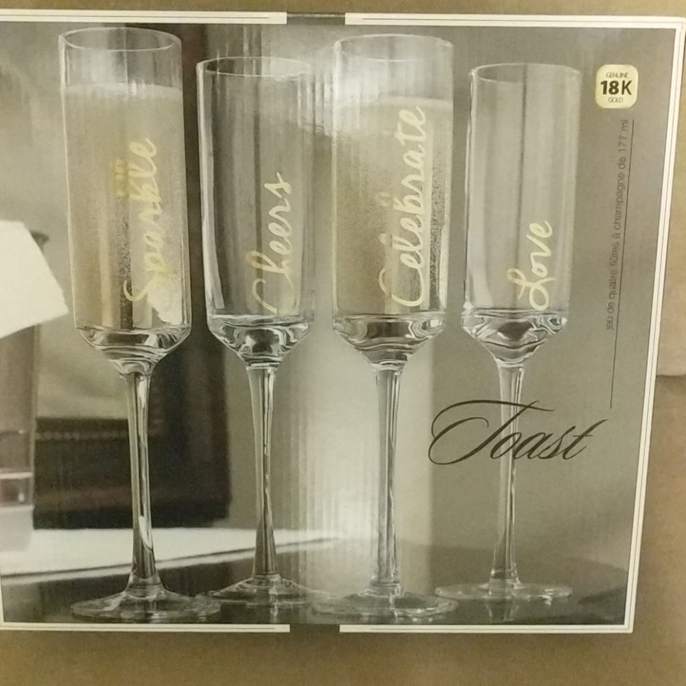 4 champagne flutes NWT
